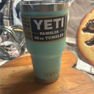 YETI Rambler 30 oz Tumbler - Light Blue